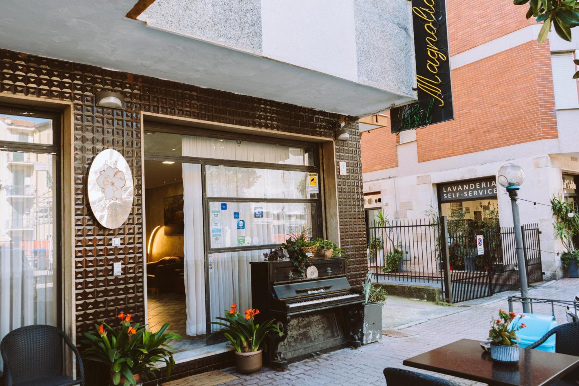 Hotel Magnolia ألبينغا المظهر الخارجي الصورة